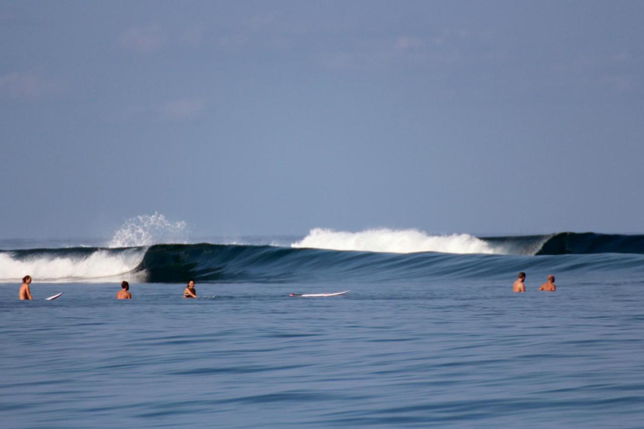 T-Land Resort Nembrala Luaran gambar