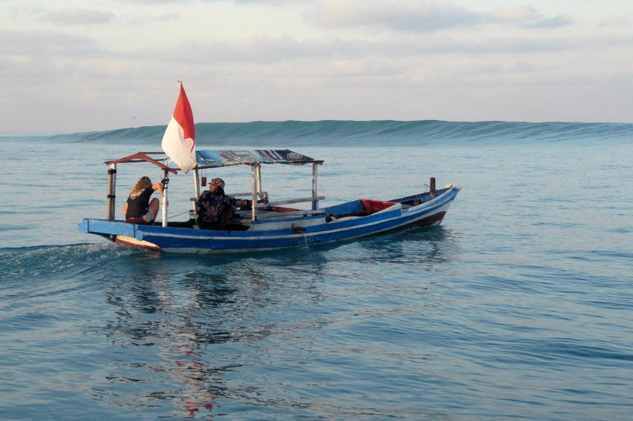 T-Land Resort Nembrala Luaran gambar